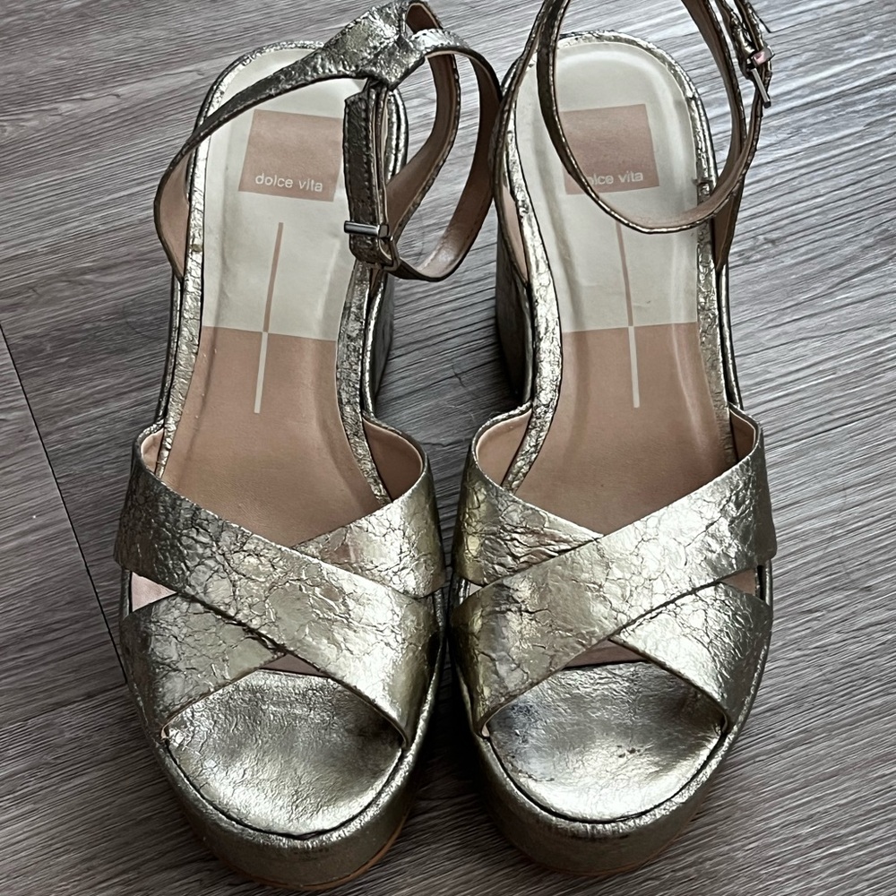 Dolce Vita Women's Gold platform Sandals